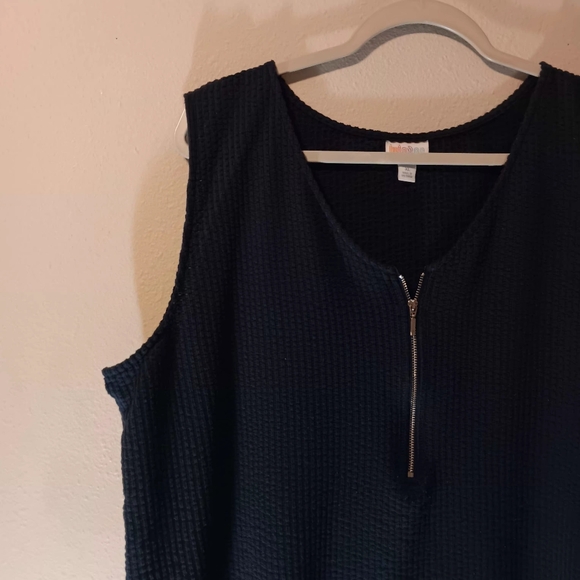 Women's Navy Zip-Front Sleeveless Top - Picture 9 of 11